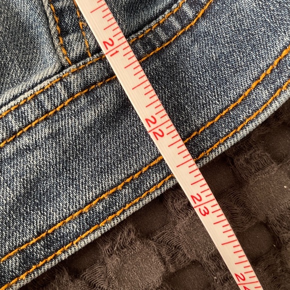 Max Jeans Blue Distressed Stretchy Denim Jacket with Floral Embroidery - Picture 13 of 13